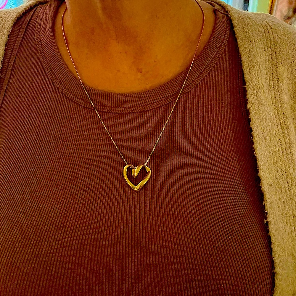 14 karat solid gold heart pendant. This pendant has a 3-D quality to it. Unique.